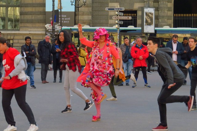 Alexandra Fly Dance Performance in open space Paris FIAC 2016, Alexandra Holownia