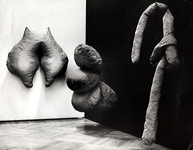 Weiche Skulpturen Ulisses in Galerie Studio in Warsaw 1984, Alexandra Holownia
