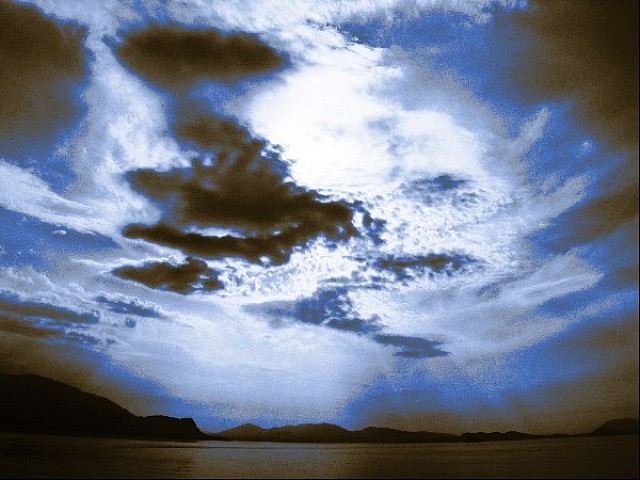 Strand mit blauen Wolken, Sascha Bernard