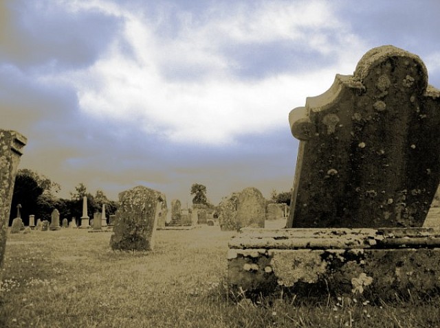 Grabsteine, Sascha Bernard