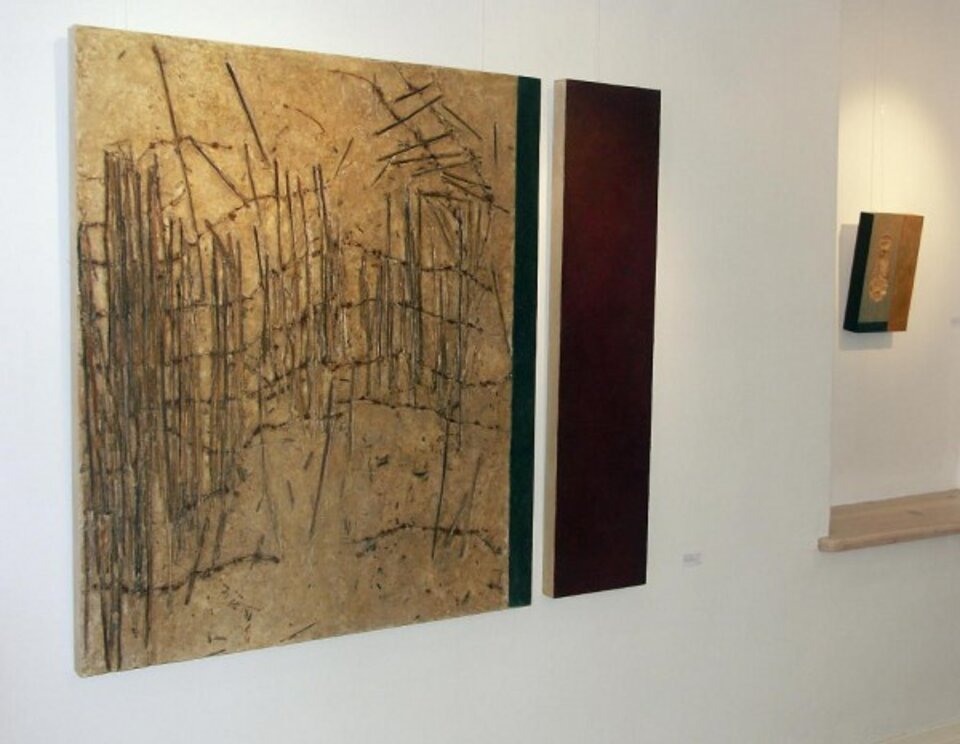 ZEITSPUREN : Objekte aus Papierabguss, Holz und Acryl
