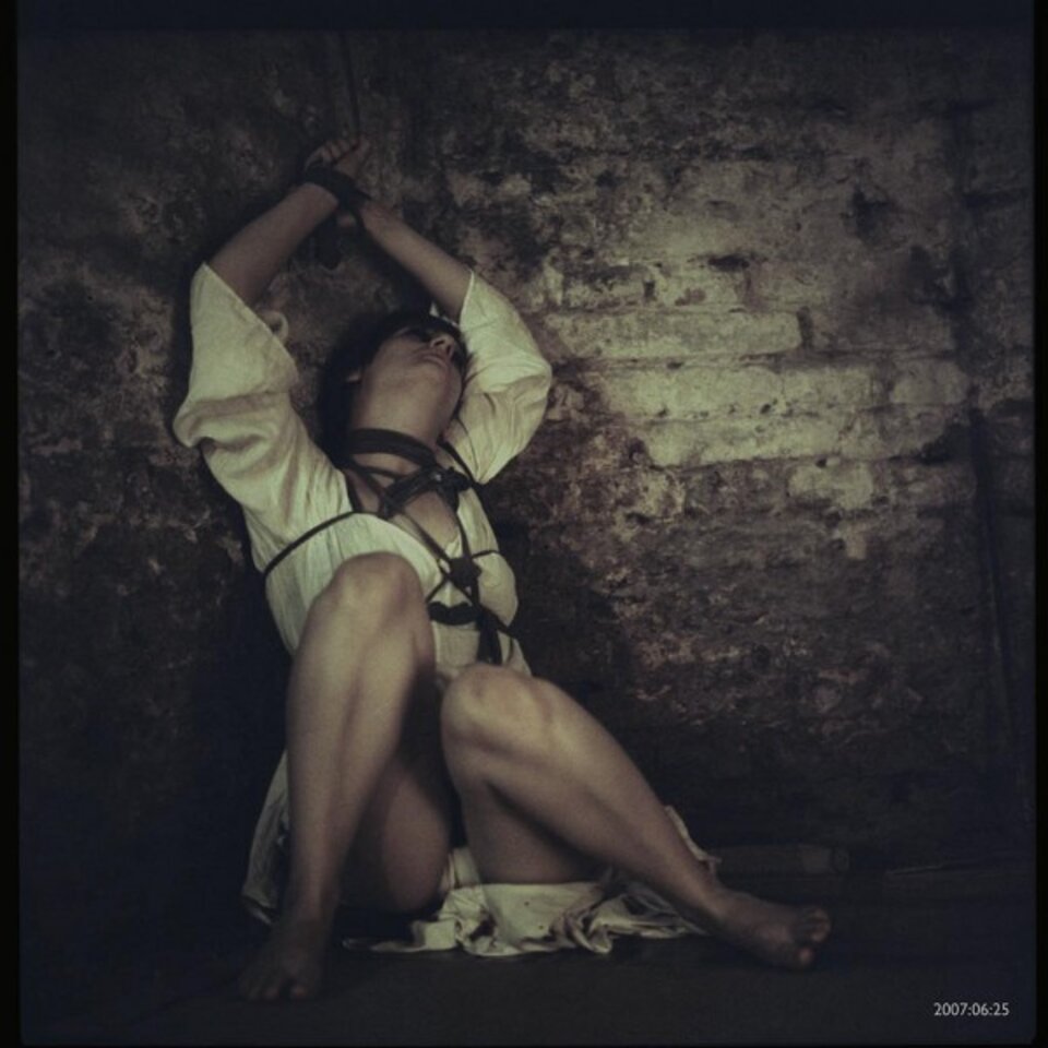 Moments off distortion  bondage baby, Farbfotografie auf Papier, Alexandra Bolzer