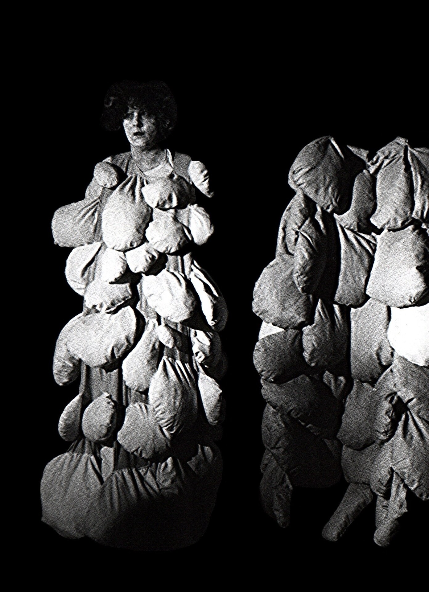 Skulpturen Kostüme- Verganglichkeit Theater Movie Kassel 1989, Alexandra Holownia