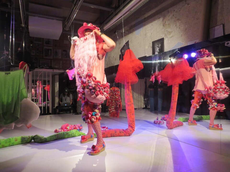 Alexandra Fly Dance Performance, Alexandra Holownia