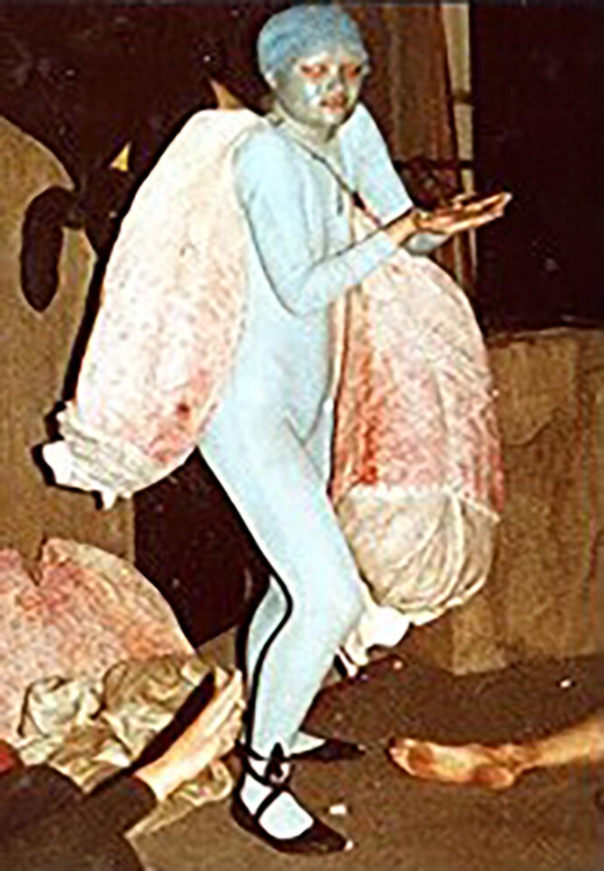 Skulpturen-Kostüme Performance Ulisses, Alexandra Holownia