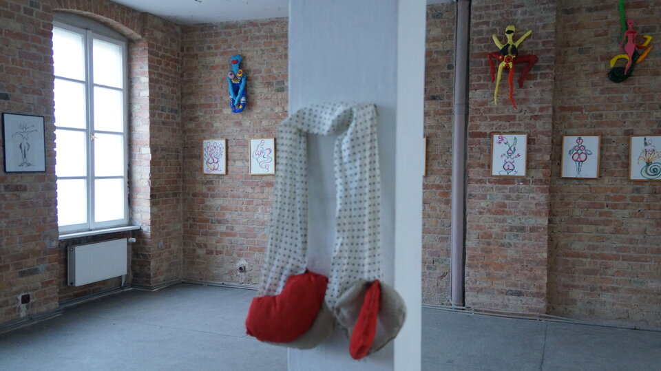 Alexandra Flying in Szyperska Gallery Poznan Polen 2014, Alexandra Holownia