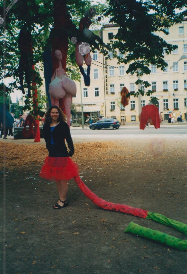 Skulpturen-Kostüme Penis- Kunstprojekt Dolly Baum, Alexandra Holownia