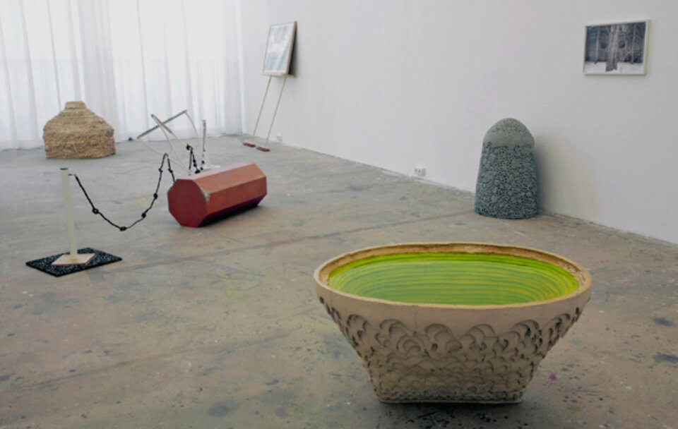 Ausstellungsansicht „In die Binsen gehen“ Art Max Braunschweig , Keramik , Ulrike Bernhardt